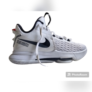 Nike Lebron Witness 5 EP CQ9380-101 Men's Basketball Running Shoes Size‎ US 7.5